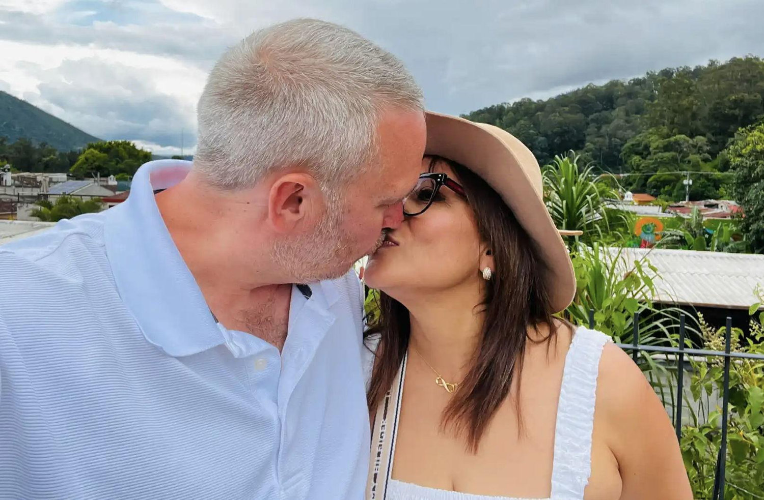 The Wedding Website of Claudia Davila and Robert Glennon