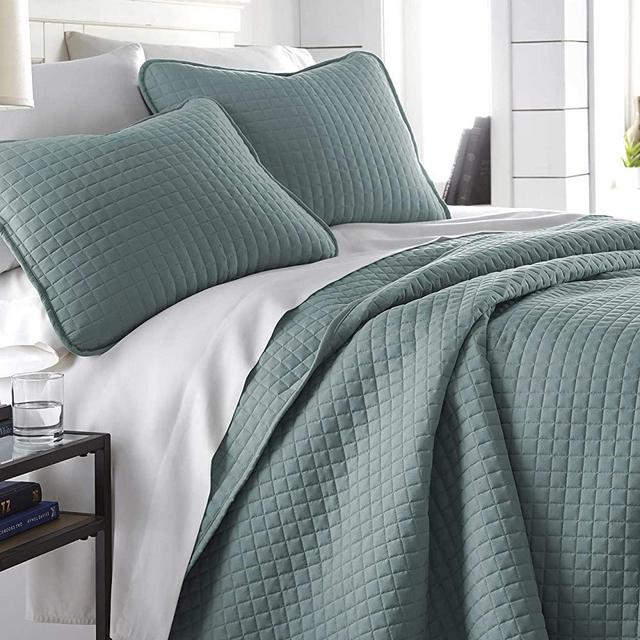 Vilano Springs, Premium Quality, Soft, Wrinkle, Fade, & Stain Resistant, Easy Case, Oversized Quilt Cover Set with 1 Quilt Set and 2 Shams, King/ California King, Steel Blue