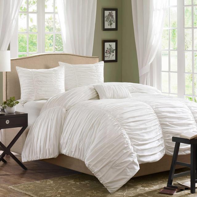 Madison Park Delancey Comforter Set in White