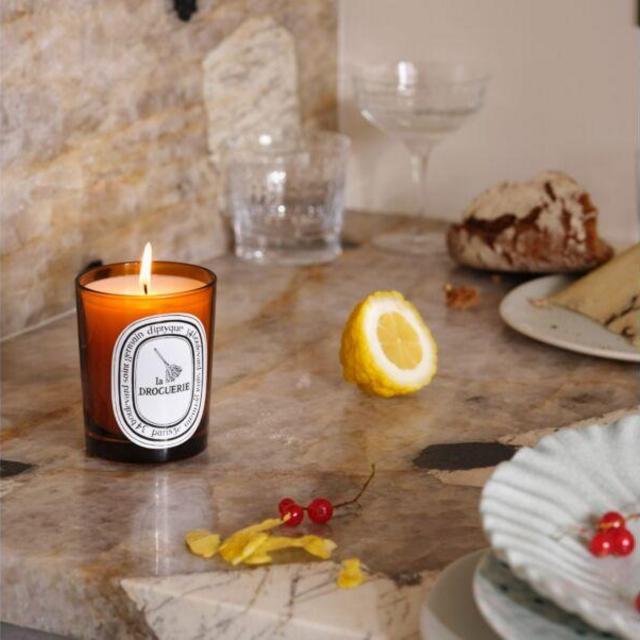 Odor removing candle with basil 190g