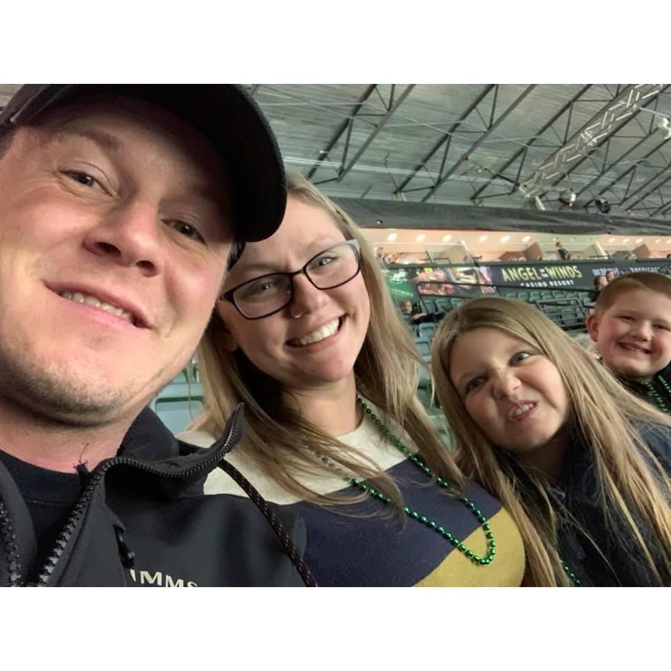 Family Silvertips game night