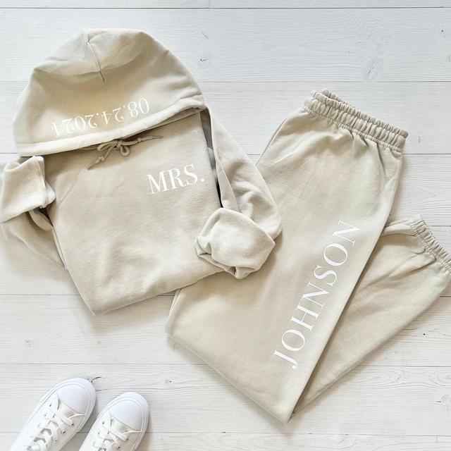 Bridal Gift Set, Mrs. Hooded Sweatshirt, New Mrs. Set, Mrs. Sweatshirt, Bride Sweatpants, New Mrs, Honeymoon Outfit, New Mrs. Joggers