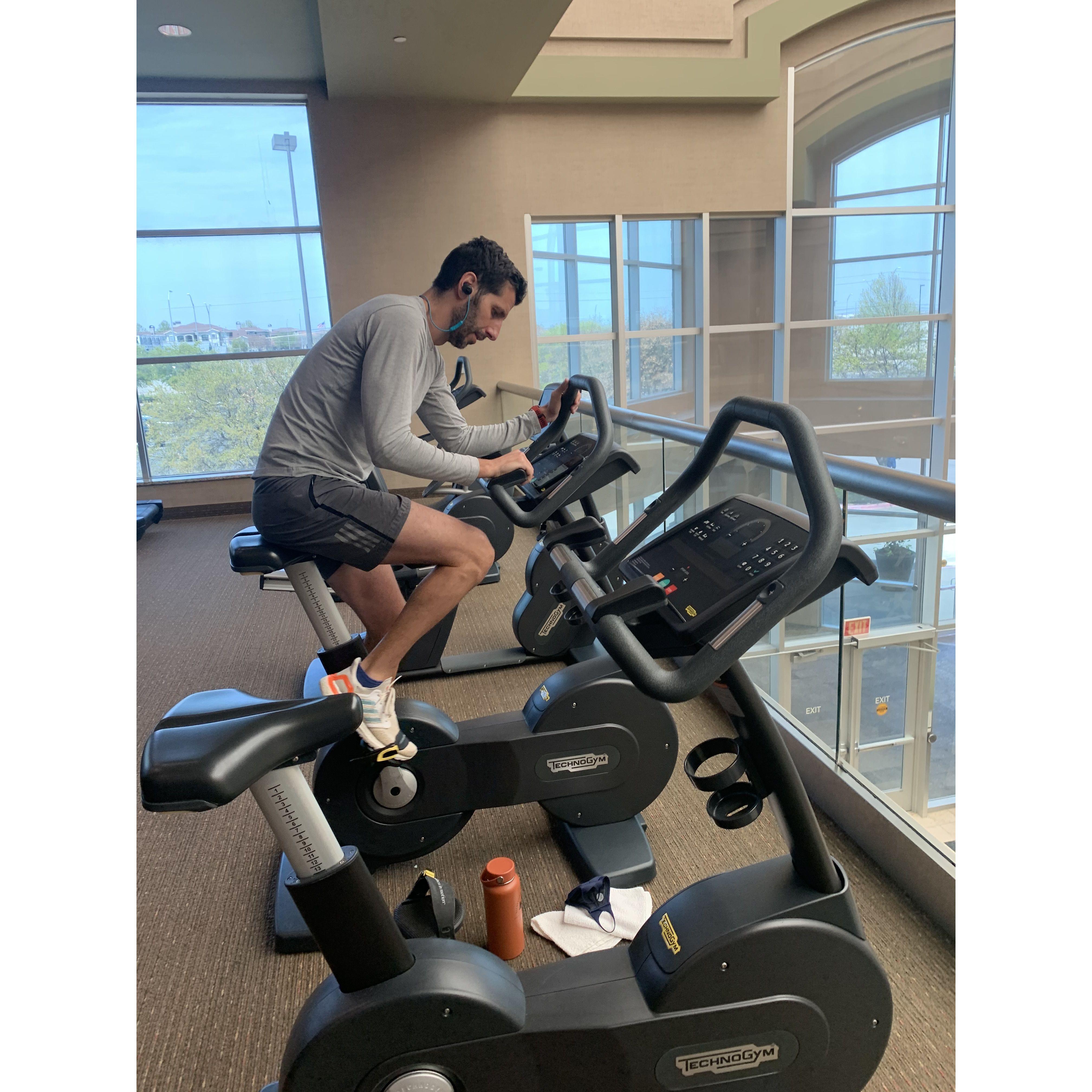 Primera foto que Kare le toma a Alex (introduciéndome en el mundo fitness desde el dia UNO)