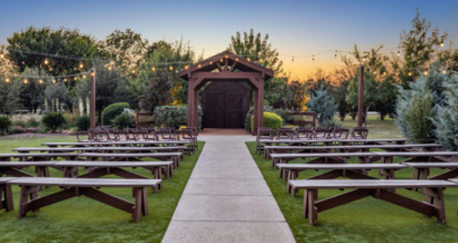 The Wedding Website of Evelyn Arroyo and David Landaverde
