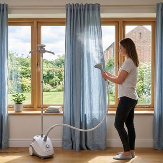 Performance Garment Steamer with 360 Swivel Hanger