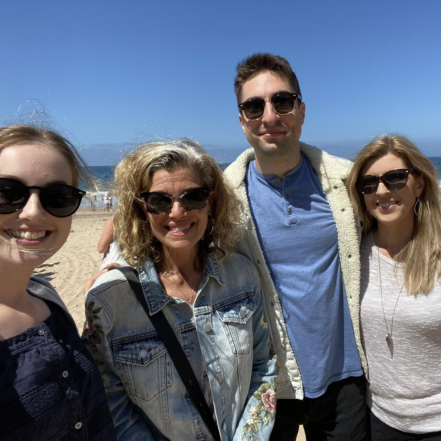 Brunch by the ocean with our mamas!
2020