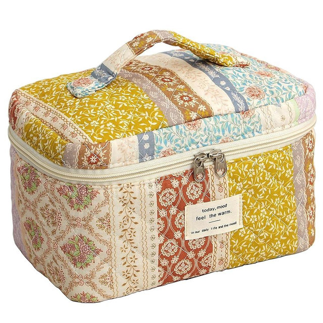 AMULOKRU Quilted Makeup Bag, Cute Large Cosmetic Bags for Women Girls, Floral Coquette Aesthetic Travel Make Up Bag Organizer,Irregular Patchwork Makeup Bag