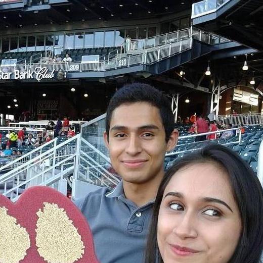 This was on our first date where Edwin met my mom and Sara.
Esta fue la primera vez donde conocí la mamá y hermana de Lulú.