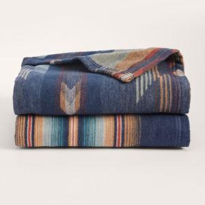WYETH FALLS/STRIPE ORGANIC COTTON THROW GIFT PACK