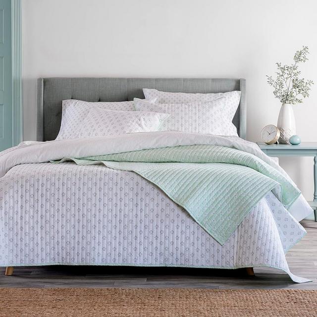 MARTHA STEWART Naomi Quiet Grey Queen Quilt Set - 3 Piece Set, 100% Cotton Bedspread, Reversible, Cool, Crisp Percale Weave, Soft & Printed Lightweight Quilt, 1 Quilt, 2 Pillow Shams