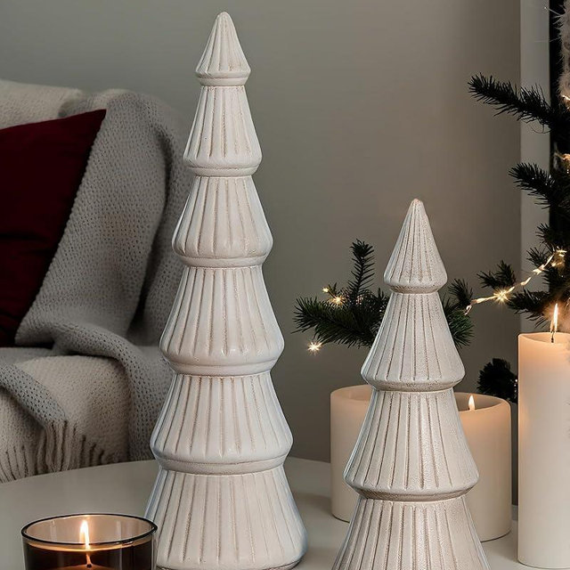 AOMOONOA Wooden Christmas Tree Figurine, 2Pcs White Tree Figurines, Decorative Trees for Tabletop, Small Distressed White Xmas Trees Set for Vintage Christmas Mantle Indoor Decor