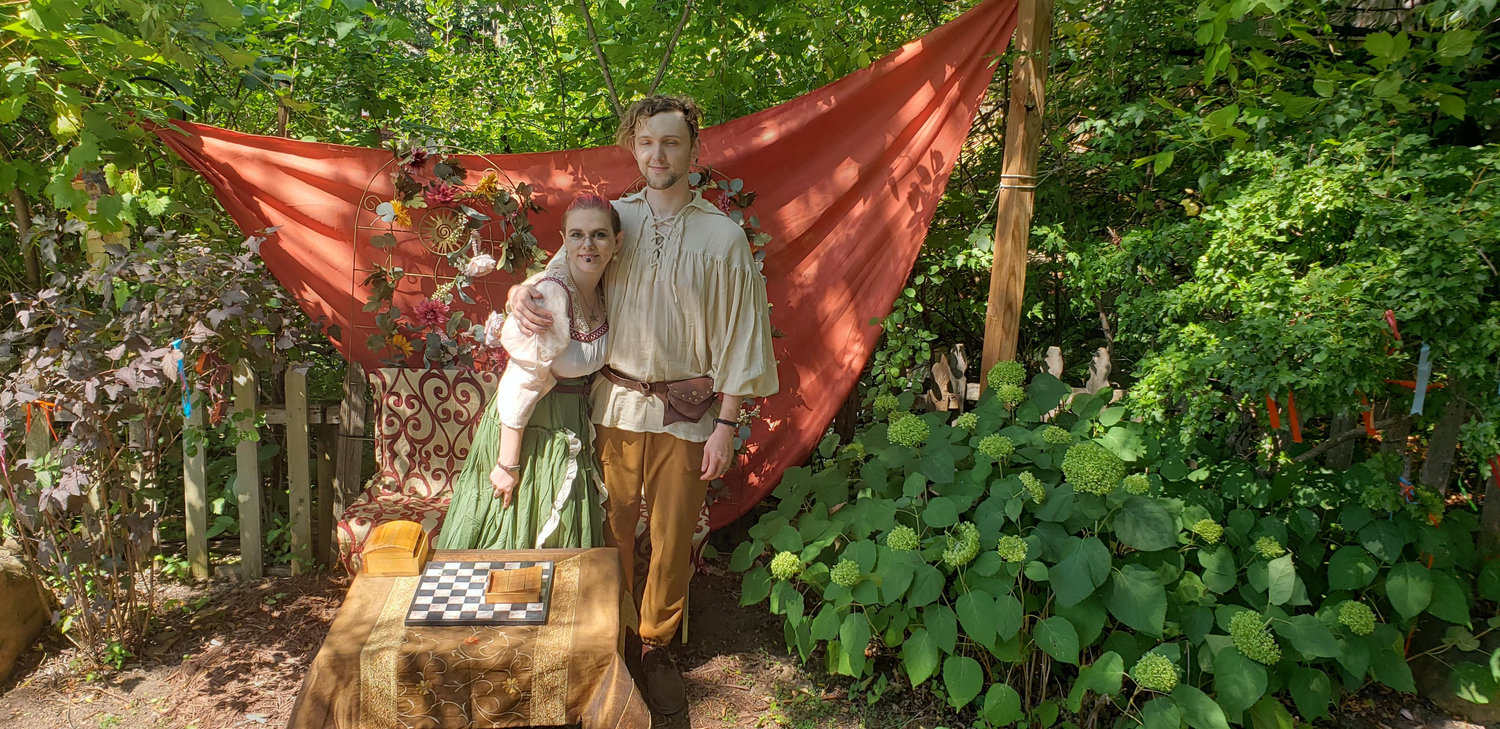The Wedding Website of Andrew Zvonov and Saundra Niedosmialek