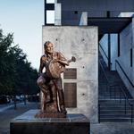 Willie Nelson Statue