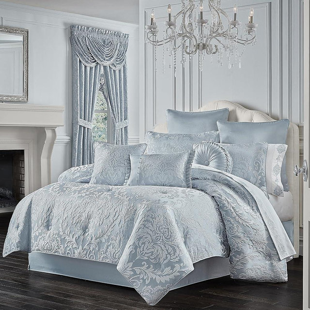 J. Queen New York Malita Comforter Set