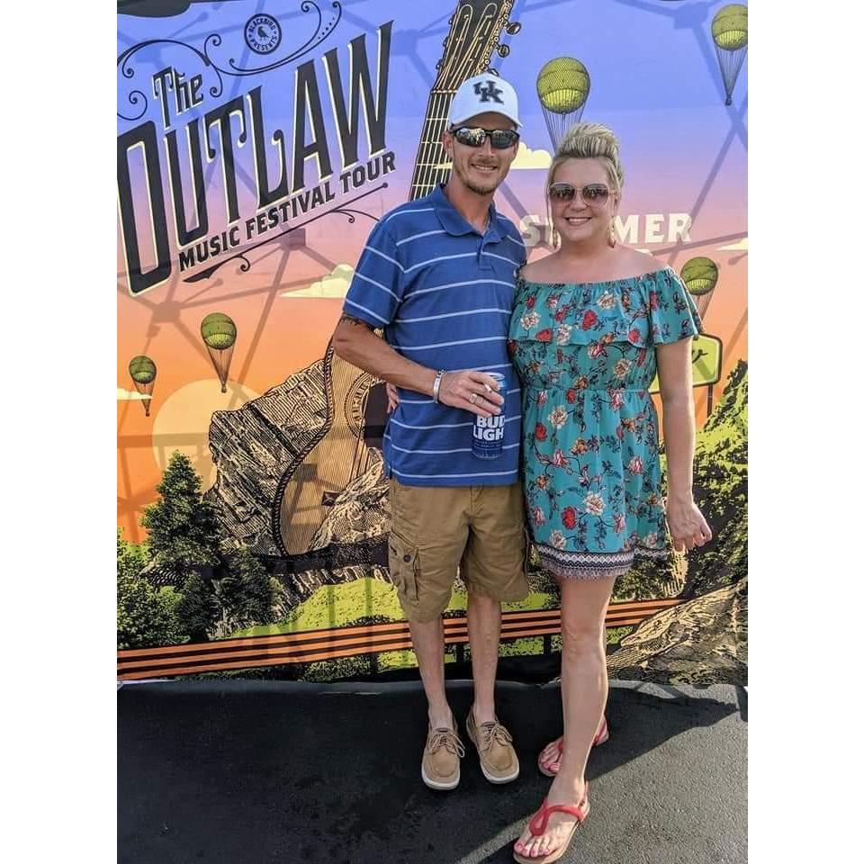 Willie Nelson & Luke Combs concert