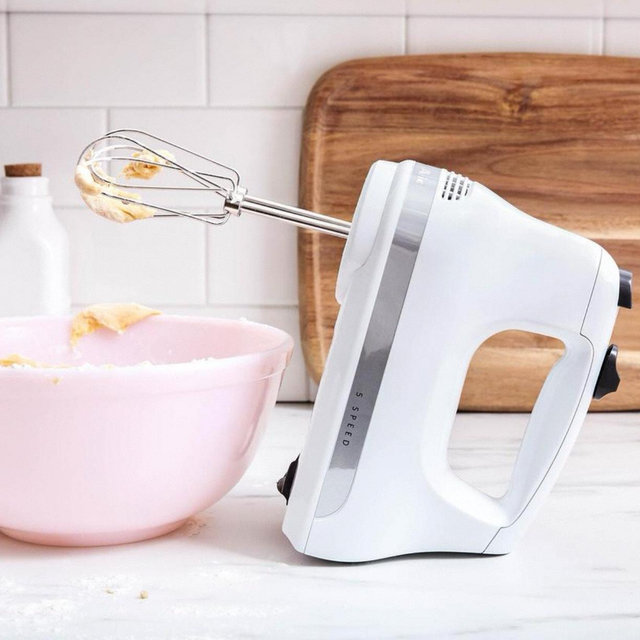 Hand mixer