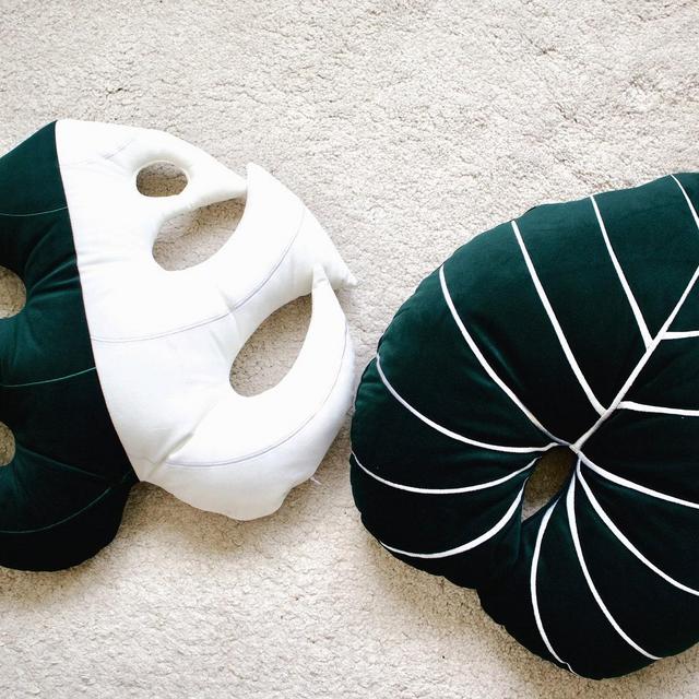 Gloriosum & Philodendron Leaf Pillow, Soft Cozy Plant Pillow, Minimalist Velvet Green Couch Pillow, Modern Homer Decor, Minimalist, Garden