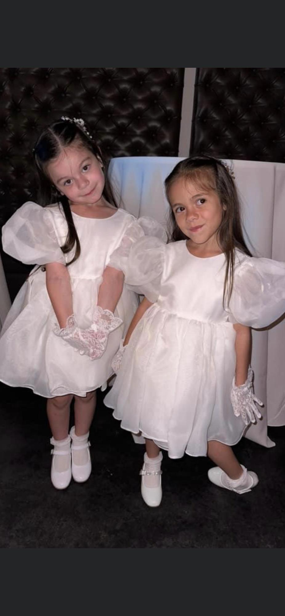Flower girls Addy and Liv