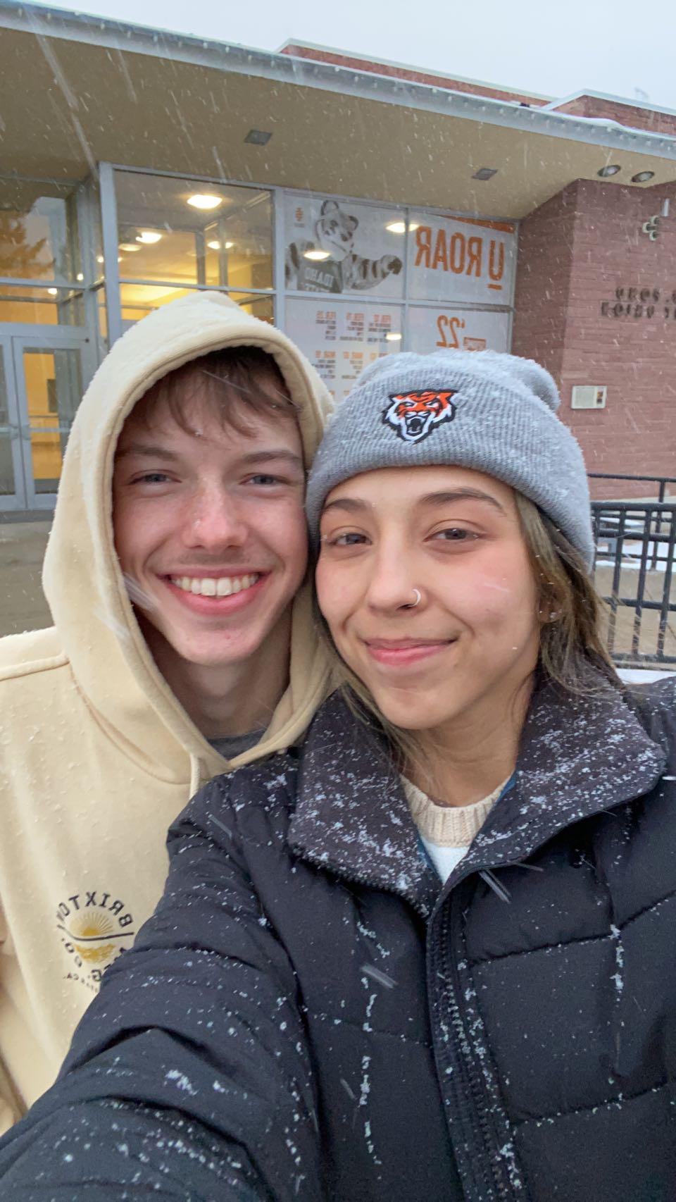 Serena's first time experiencing snowfall!!