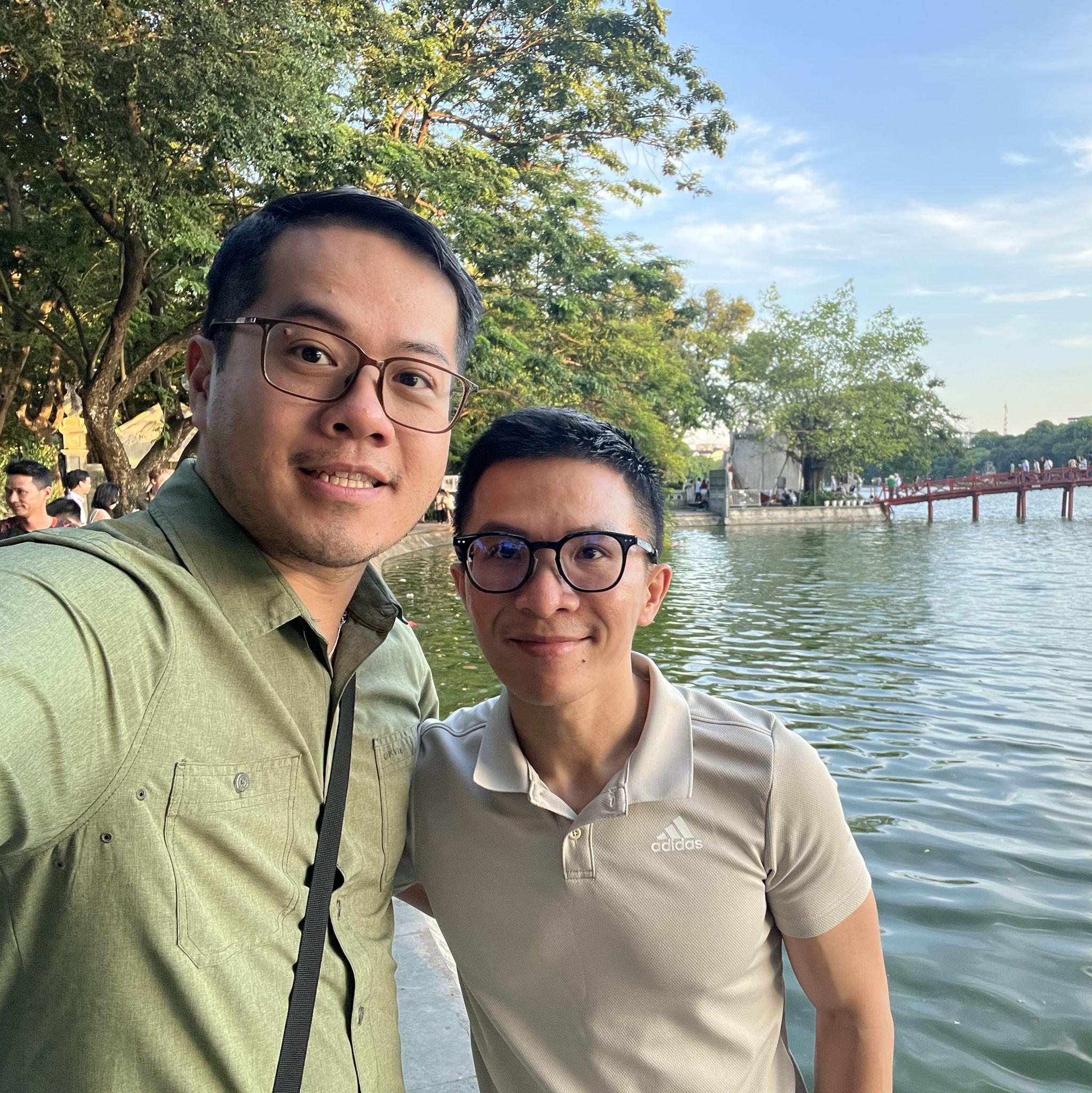 (3) For the next few days, the two would meet for more meals and walks together. Tho wanted to extend his Hanoi trip to spend more time with Can, but alas, Can was getting ready to depart for the US.