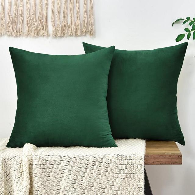 GriNeed Throw Pillow Covers Dark Green Decorative Velvet Set of 2 18x18 Inch Pillow Covers, Soft Emerald Green Pillowcases for Couch Sofa Bed Living Room, Farmhouse Home Decor, Accent Cushion Covers
