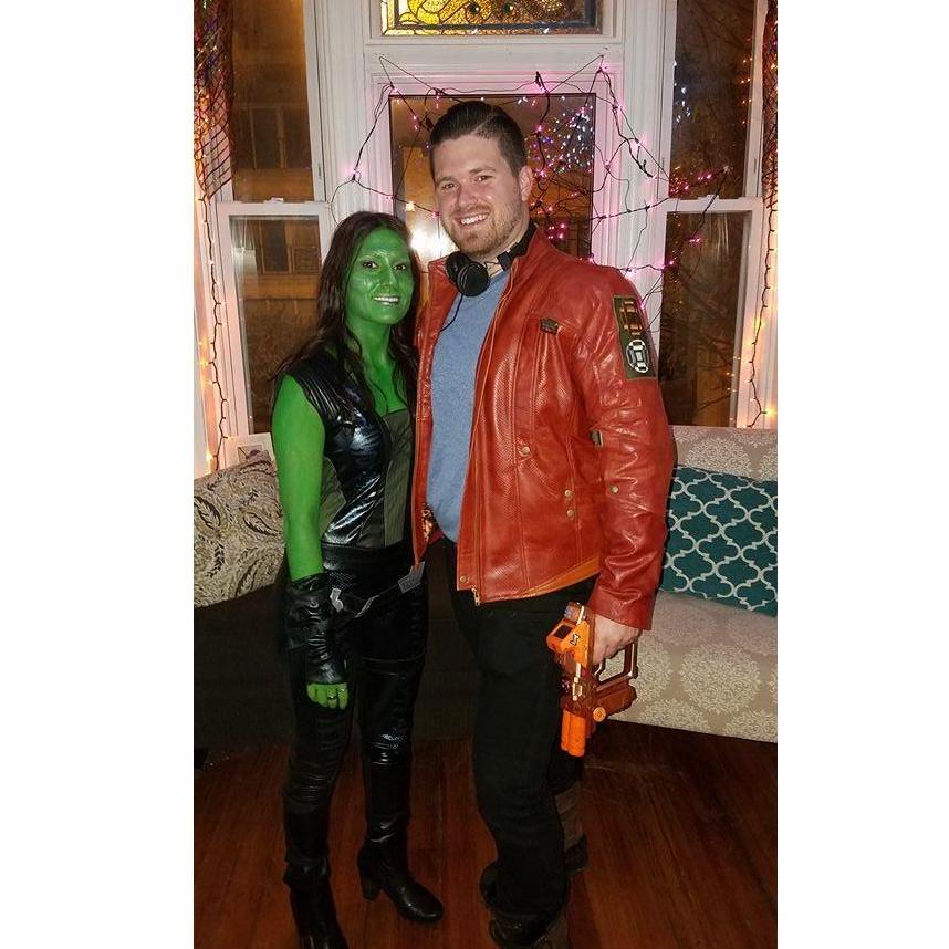 Our first Halloween couples costume: Gamora and Star-Lord.
Nuestro primer disfraz de parejas de Halloween: Gamora y Star-Lord.