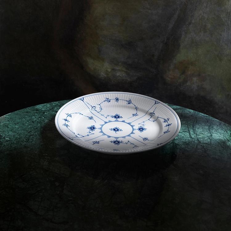   Blue Fluted Plain プレート Amazon.com | Royal Copenhagen Blue Fluted Plain 10.75