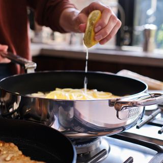 Space Steel 9.5-Inch Ceramic Non-stick Frying Pan with Folding Handle