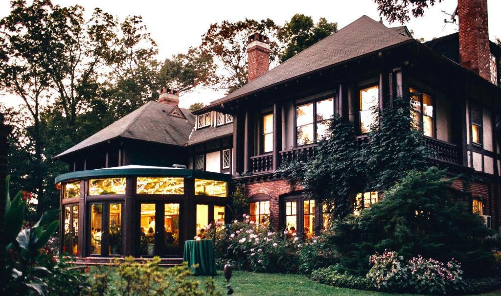 The Wedding Website of Nani Wachhaus and Alec Heyer