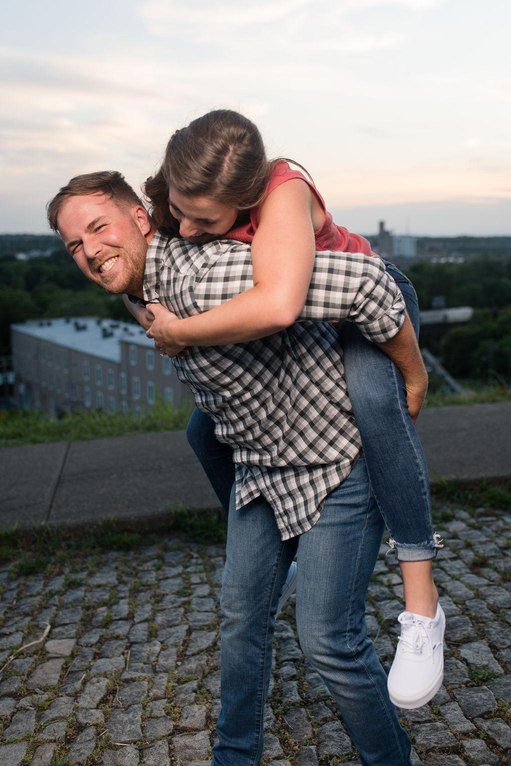 The Wedding Website of Ashlee Lester and Hunter Sjogren