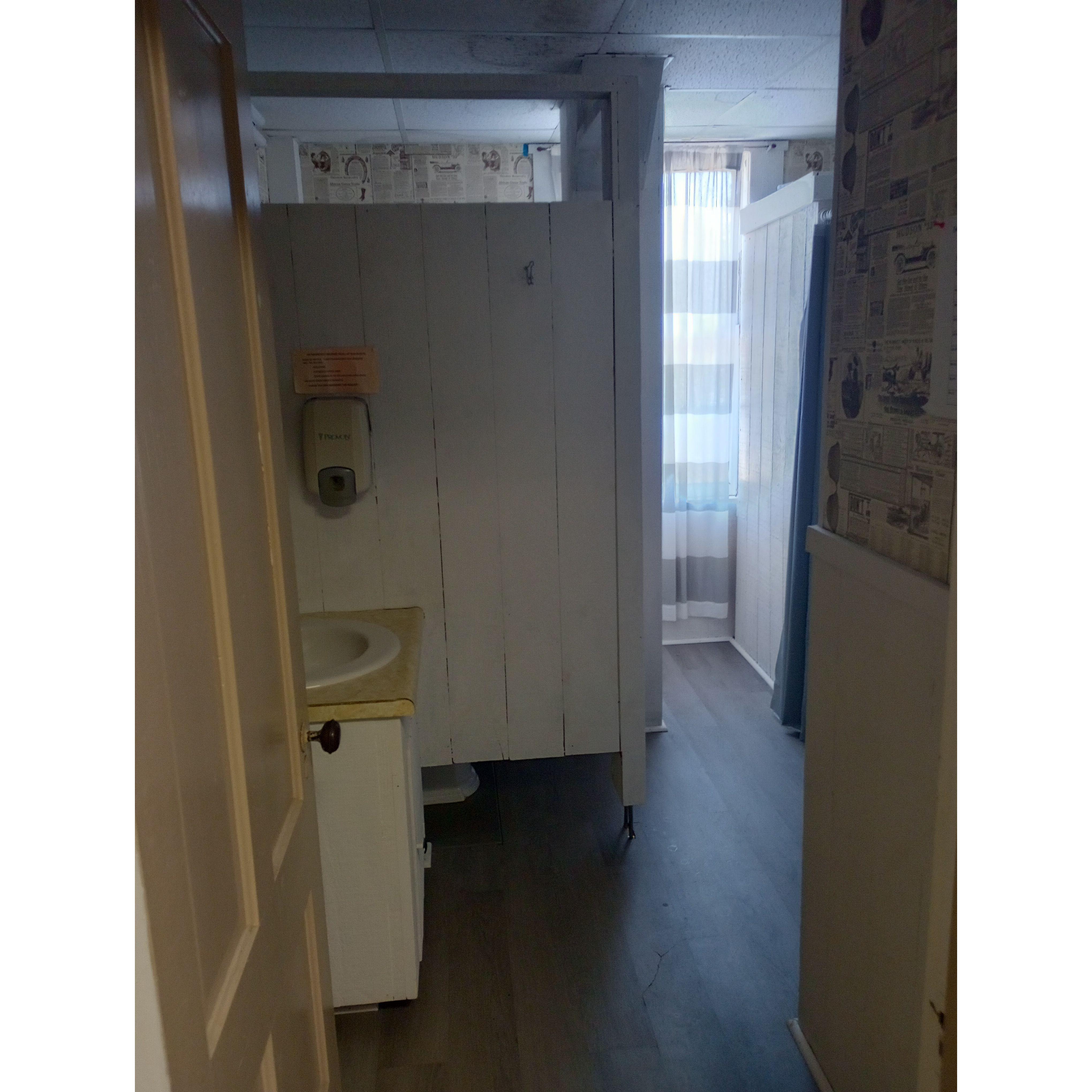 The Inn- Shared Bathroom