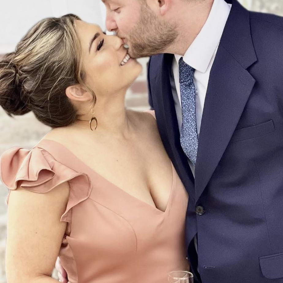 More smooches...
April 16, 2023