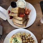 Honey Honey Cafe & Crepery 🍯