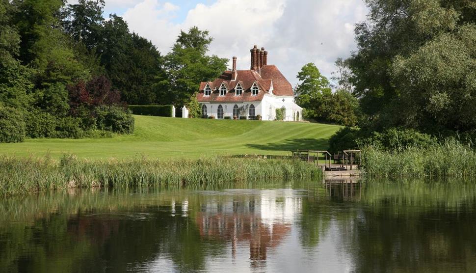 The Wedding Website of Libby Hills and Jack Castle