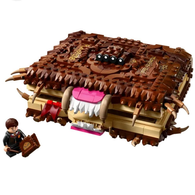 Chomping Monster Book of Monsters 76449 | Harry Potter™ | Buy online at the Official LEGO® Shop US