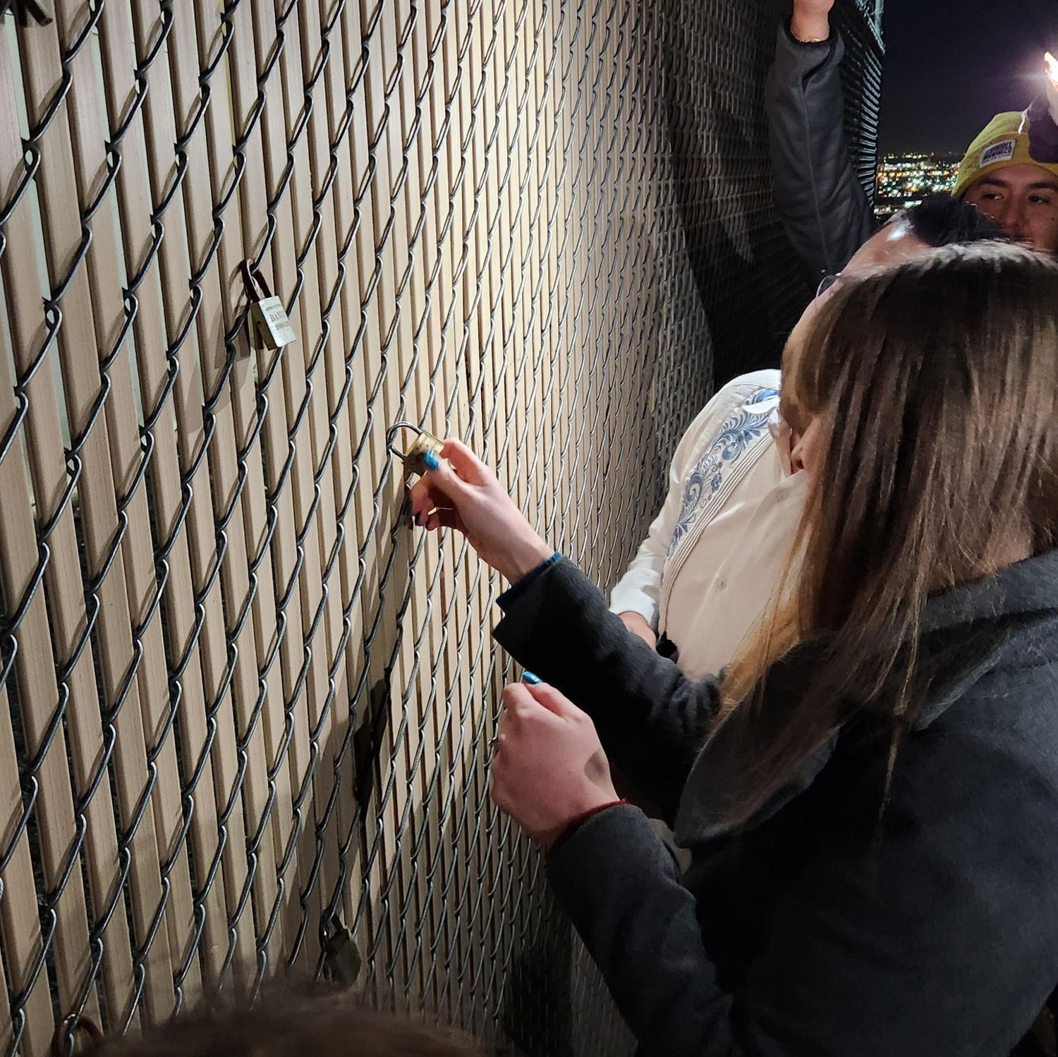 We added our own lock at the water tower where Raquel grew up. | Agregamos nuestra propia esclusa en la torre de agua donde creció Raquel.