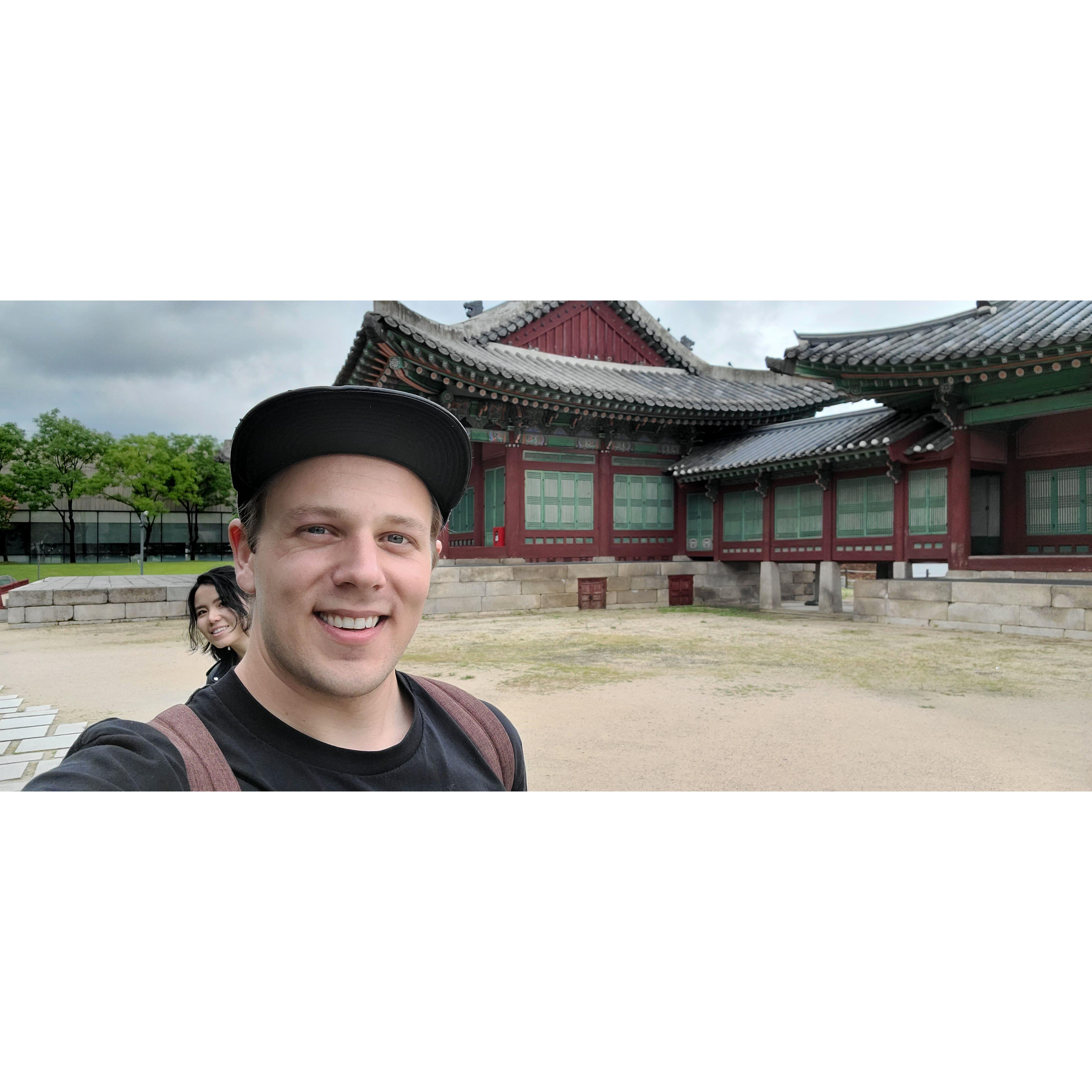 Walking aimlessly around the South Korean city center taking pictures of random historical buildings and national treasures. [Aug 2023]