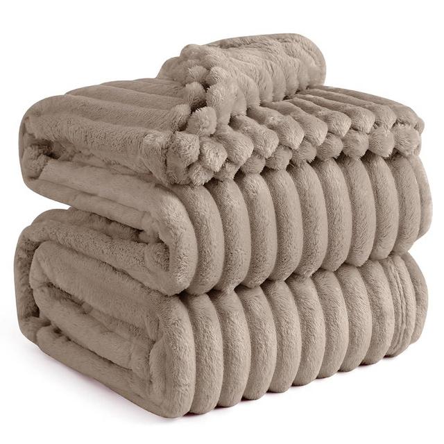 Bedsure GentleSoft Mocha Meringue Full Blanket for Couch - Cozy Soft Blankets for Women, Cute Small Fleece Throws for Girls, Birthday Gifts for Women Decor Gifts for Mom, 84x90 Inches