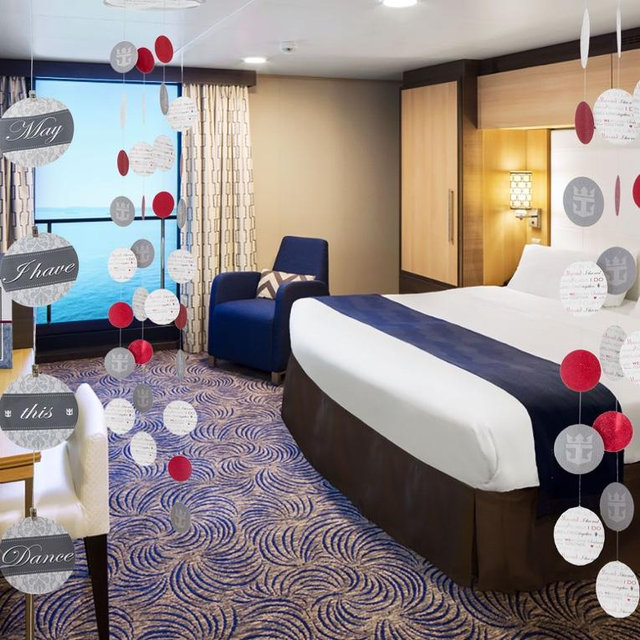 “Just Married” Cruise Room Decor