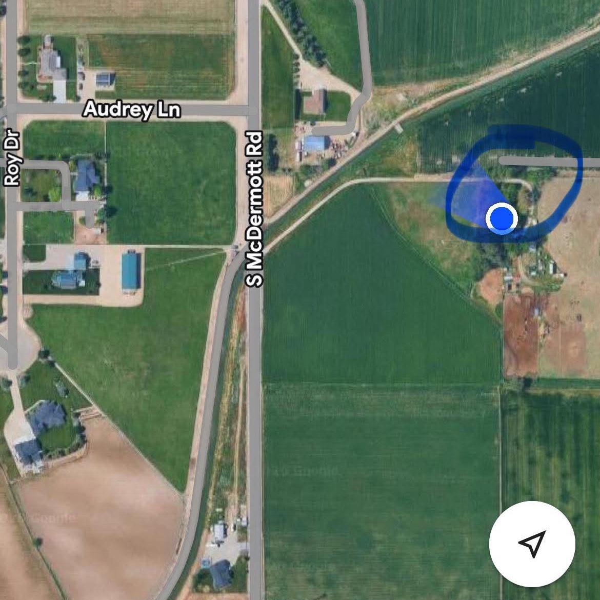 Greenhurst rd, go past audrey lane, turn R on dirt driveway just after the canal. If directed to snaffle bit rd come down Hubbard to take a right on McDermott, on the first dirt driveway take a right