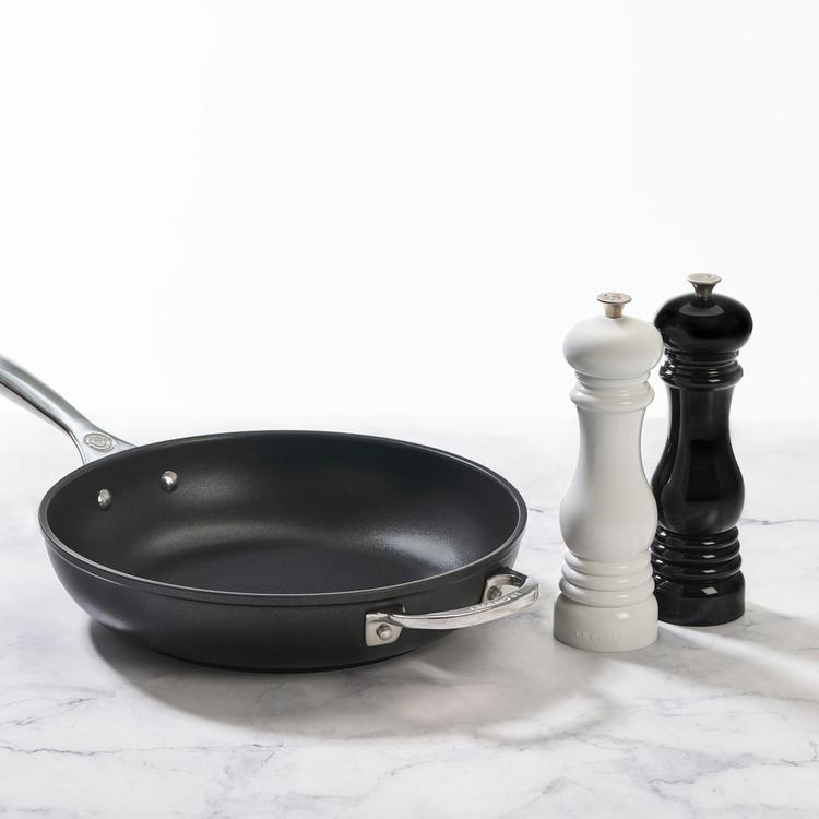 Le Creuset, Toughened Nonstick PRO Crepe Pan with Rateau - Zola