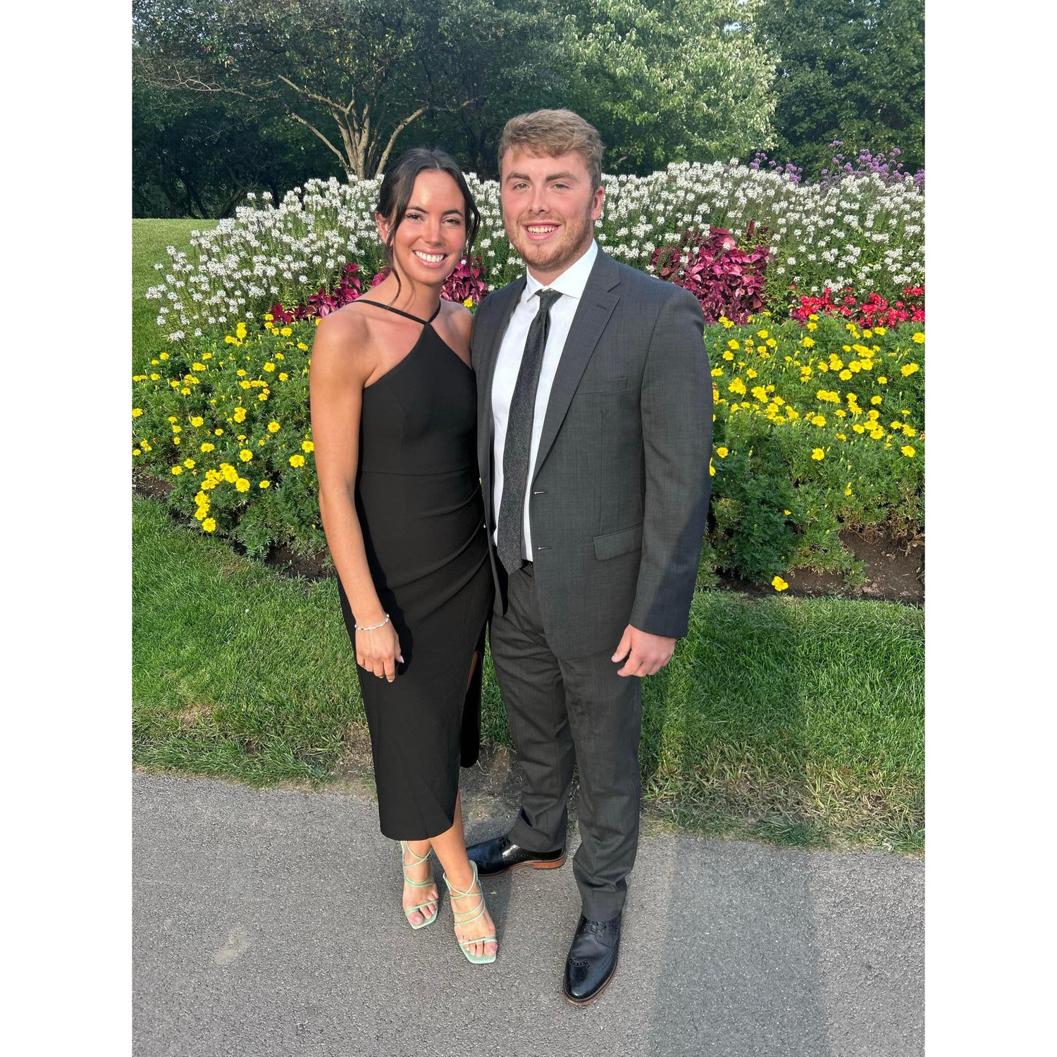 We <3 dancing the night away at weddings