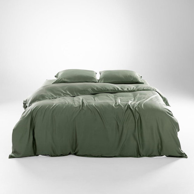 Olive + Crate Luxury 100% Lyocell Eucalyptus Duvet Cover Set Queen Size, Tencel 3PC Vegan Bedding Set, Super Soft Green Cooling Duvet Cover for Hot Sleepers & 2 Pillowcases, Moss (90" x 88")