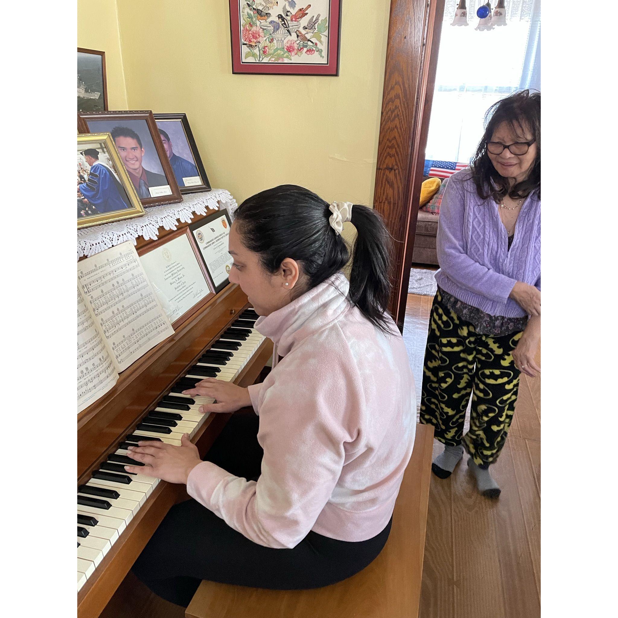 Jessica performed for a captive audience (Micky's mom!) while visiting his childhood home in Johnstown, Pennsylvania for the first time.