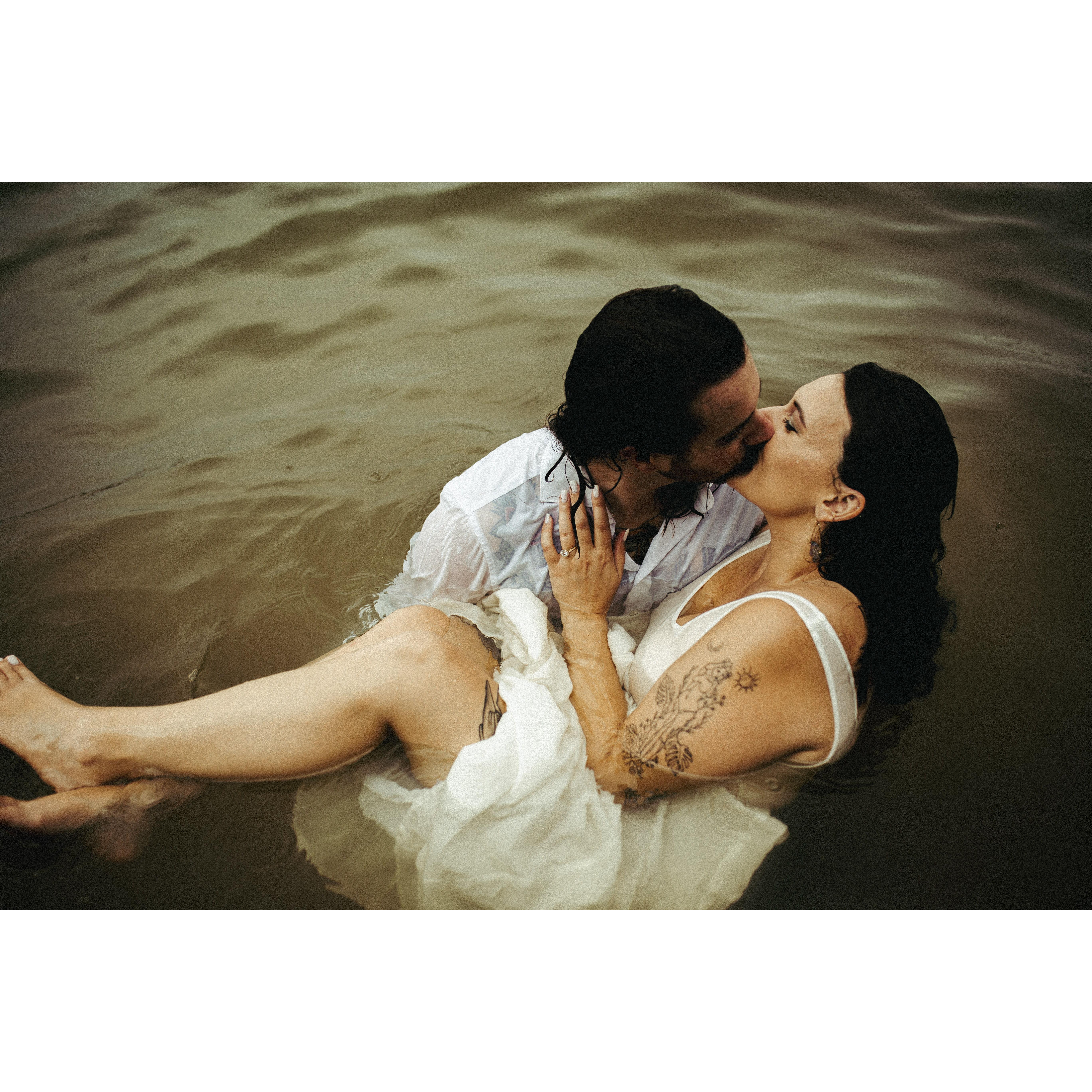 Engagement photos at Lake Hartwell