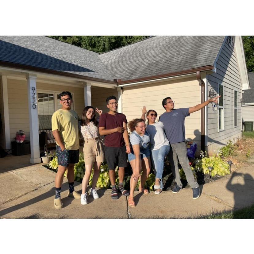 PRIMERA VEZ QUE LOS PRIMOS Y LAS NOVIAS ESTÁN TODOS JUNTOS.
FIRST TIME THE COUSINS AND THE GIRLFRIENDS ARE ALL TOGETHER.