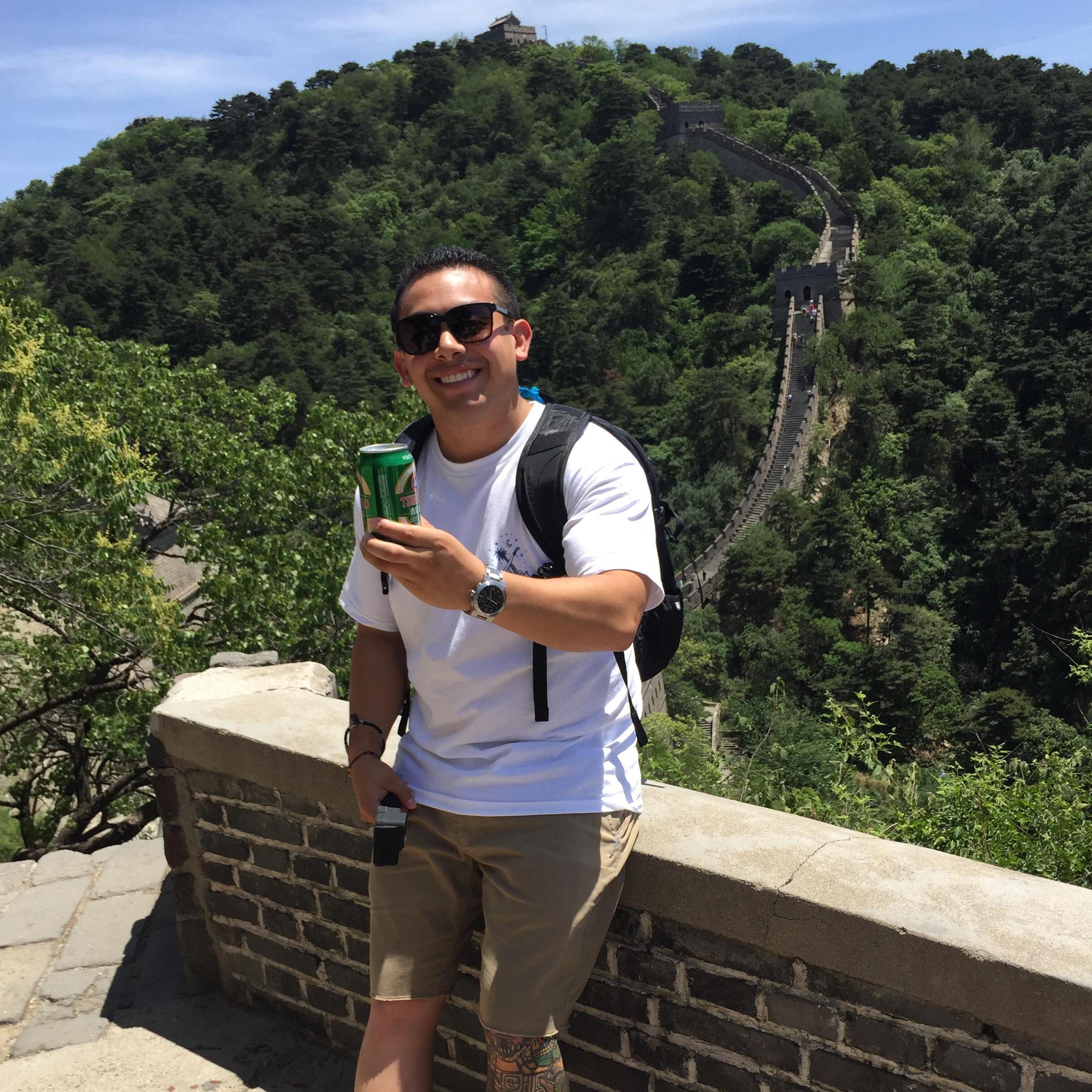 Beer break at the Great Wall... cheers!