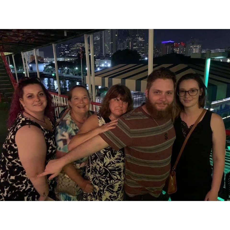Dinner & jazz on the Mississippi River!