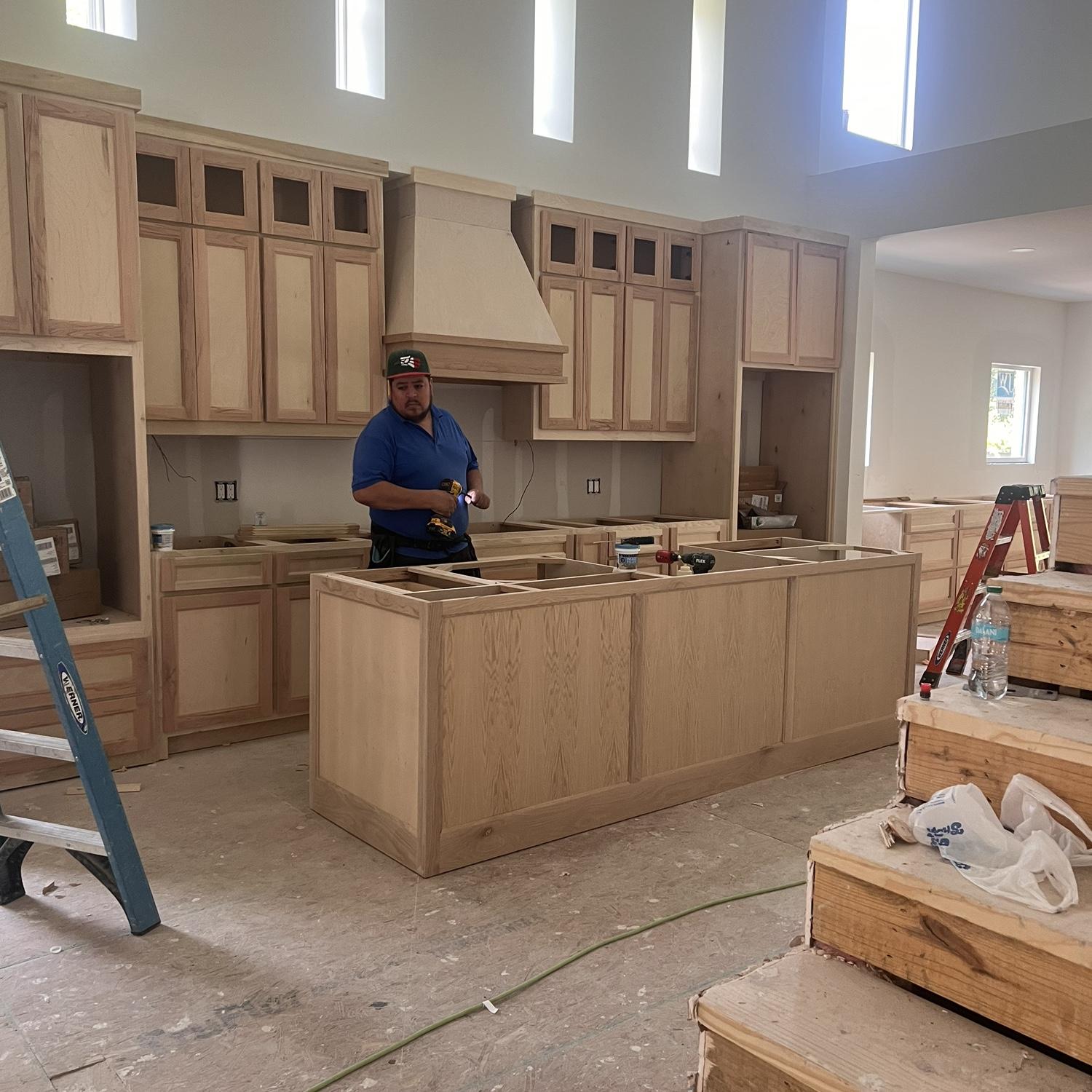 My kitchen coming together 🖤