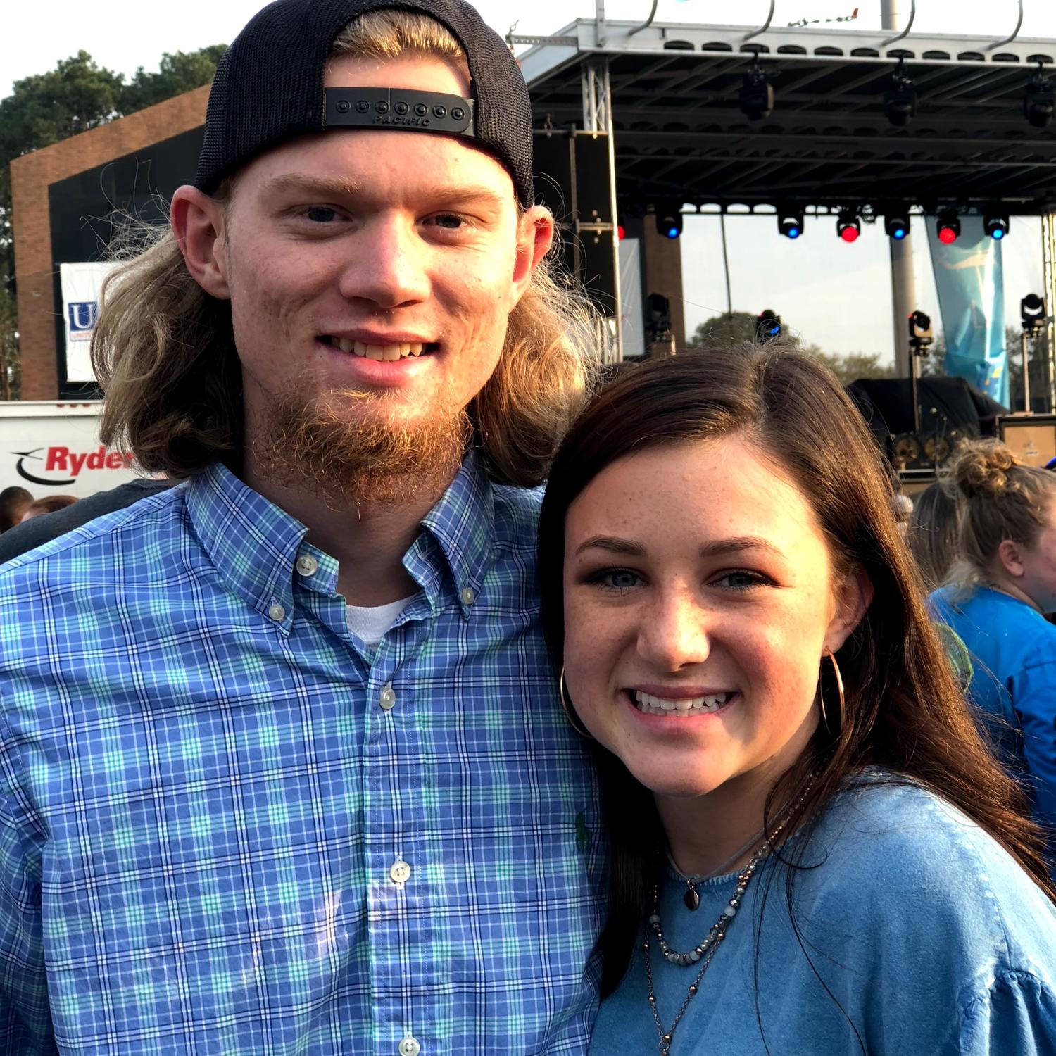 Alexis and Dlyen at the Kane Brown concert in 2018